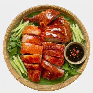 Vịt quay da giòn nửa con Ngọc Lan với lớp da vàng giòn và thịt mềm mọng