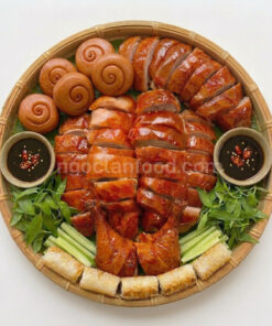 Combo vịt quay da giòn cơm lam bánh bao Ngọc Lan với da giòn rụm, cơm lam dẻo và bánh bao mềm